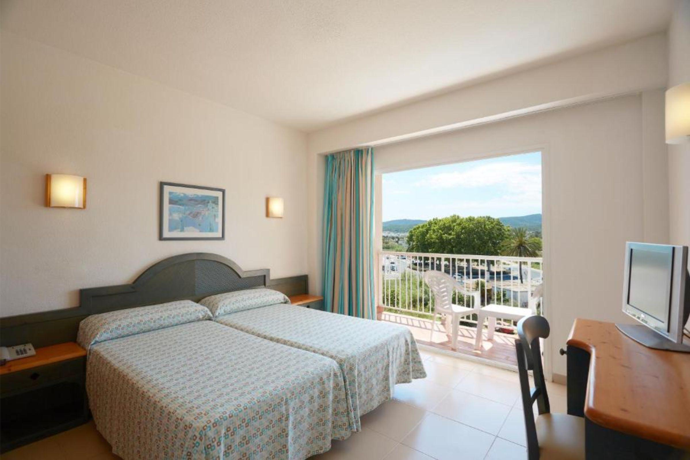 Invisa Hotel Es Pla - Adults Only Sant Antoni de Portmany Екстериор снимка