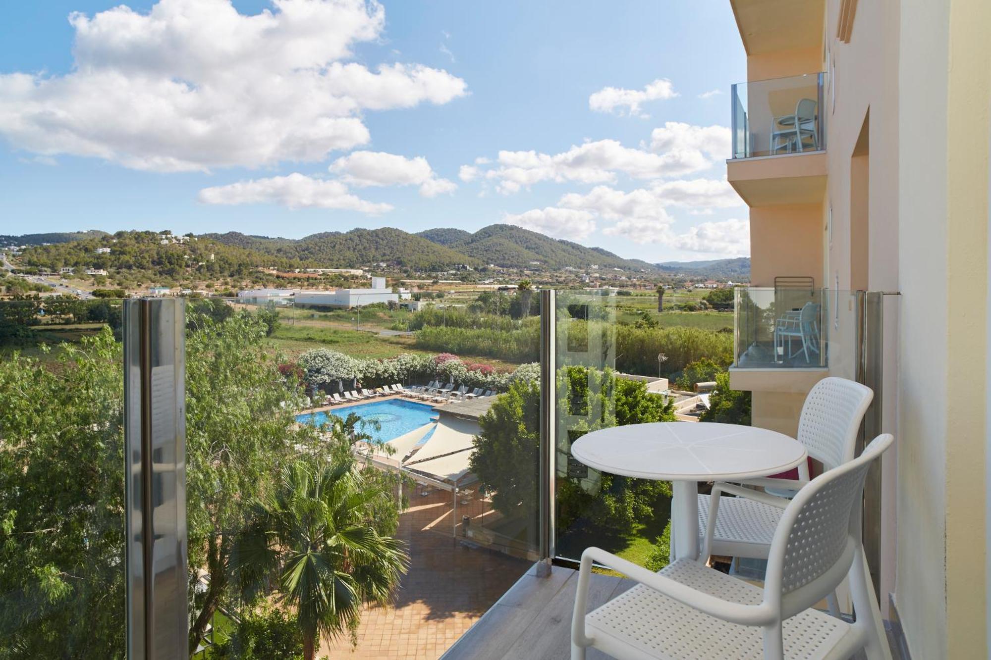 Invisa Hotel Es Pla - Adults Only Sant Antoni de Portmany Екстериор снимка