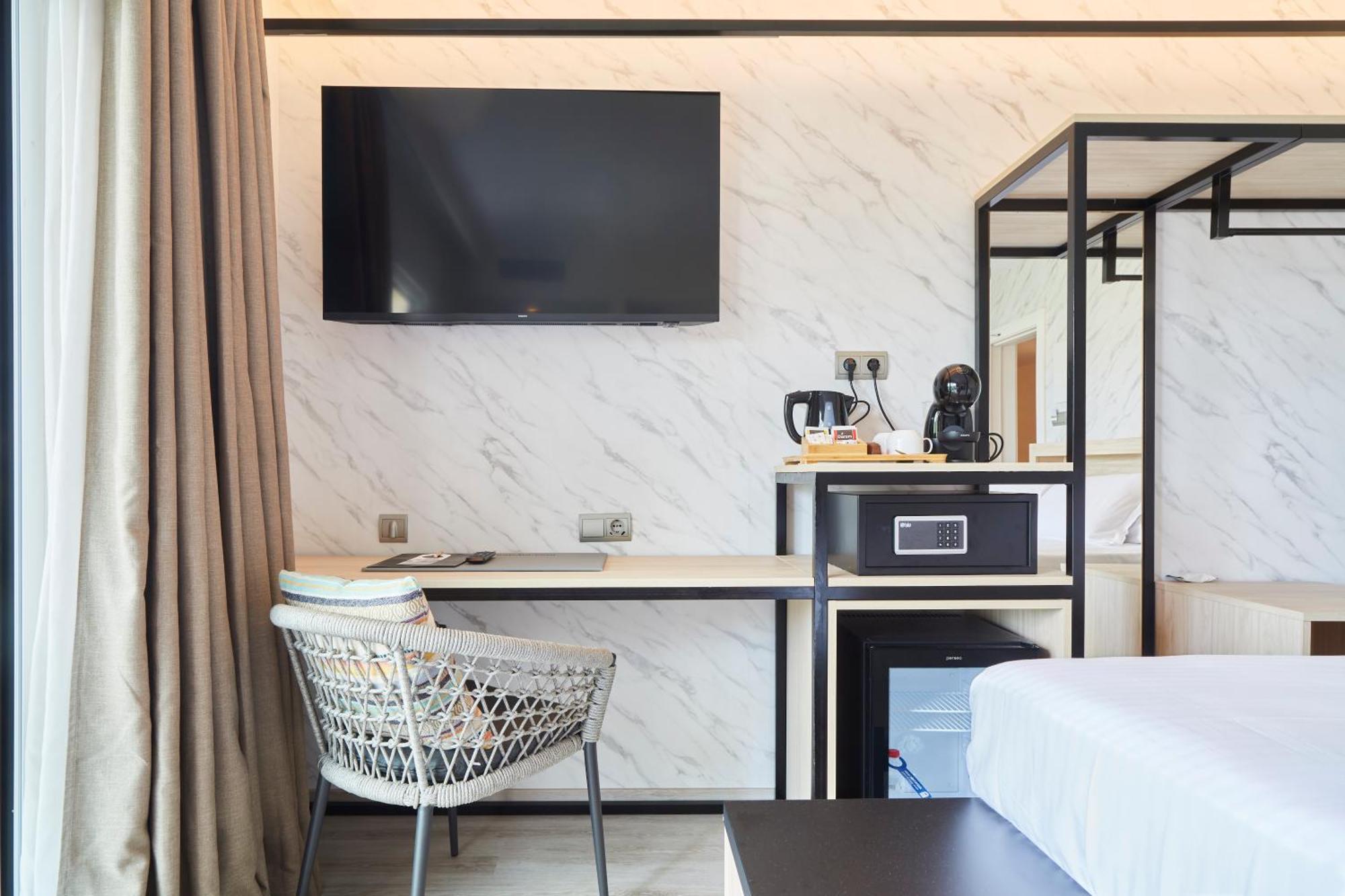 Invisa Hotel Es Pla - Adults Only Sant Antoni de Portmany Екстериор снимка