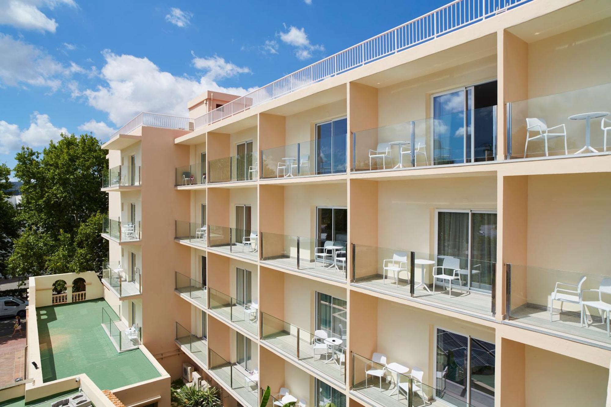 Invisa Hotel Es Pla - Adults Only Sant Antoni de Portmany Екстериор снимка