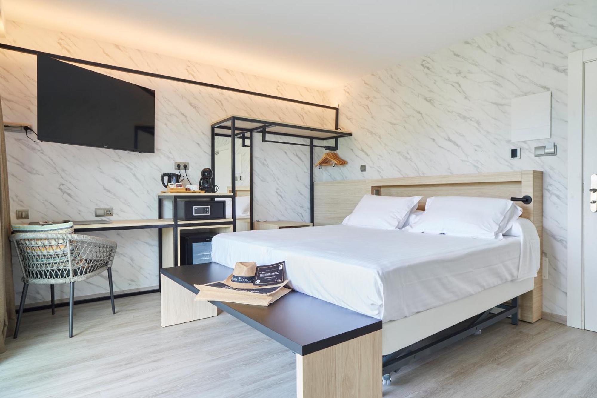 Invisa Hotel Es Pla - Adults Only Sant Antoni de Portmany Екстериор снимка