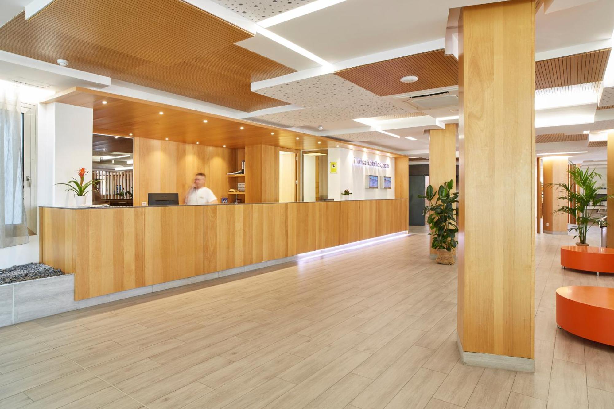 Invisa Hotel Es Pla - Adults Only Sant Antoni de Portmany Екстериор снимка