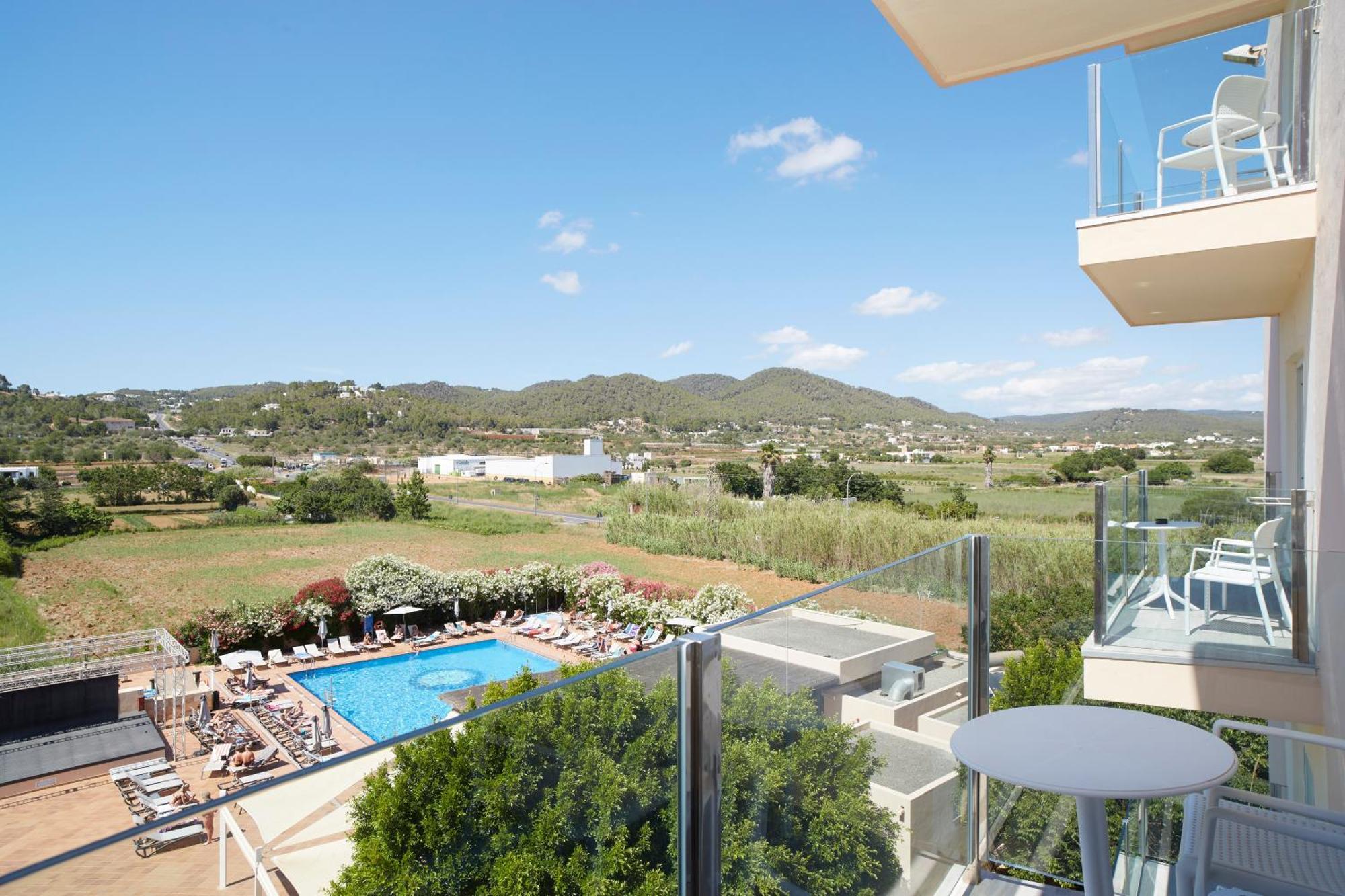 Invisa Hotel Es Pla - Adults Only Sant Antoni de Portmany Екстериор снимка