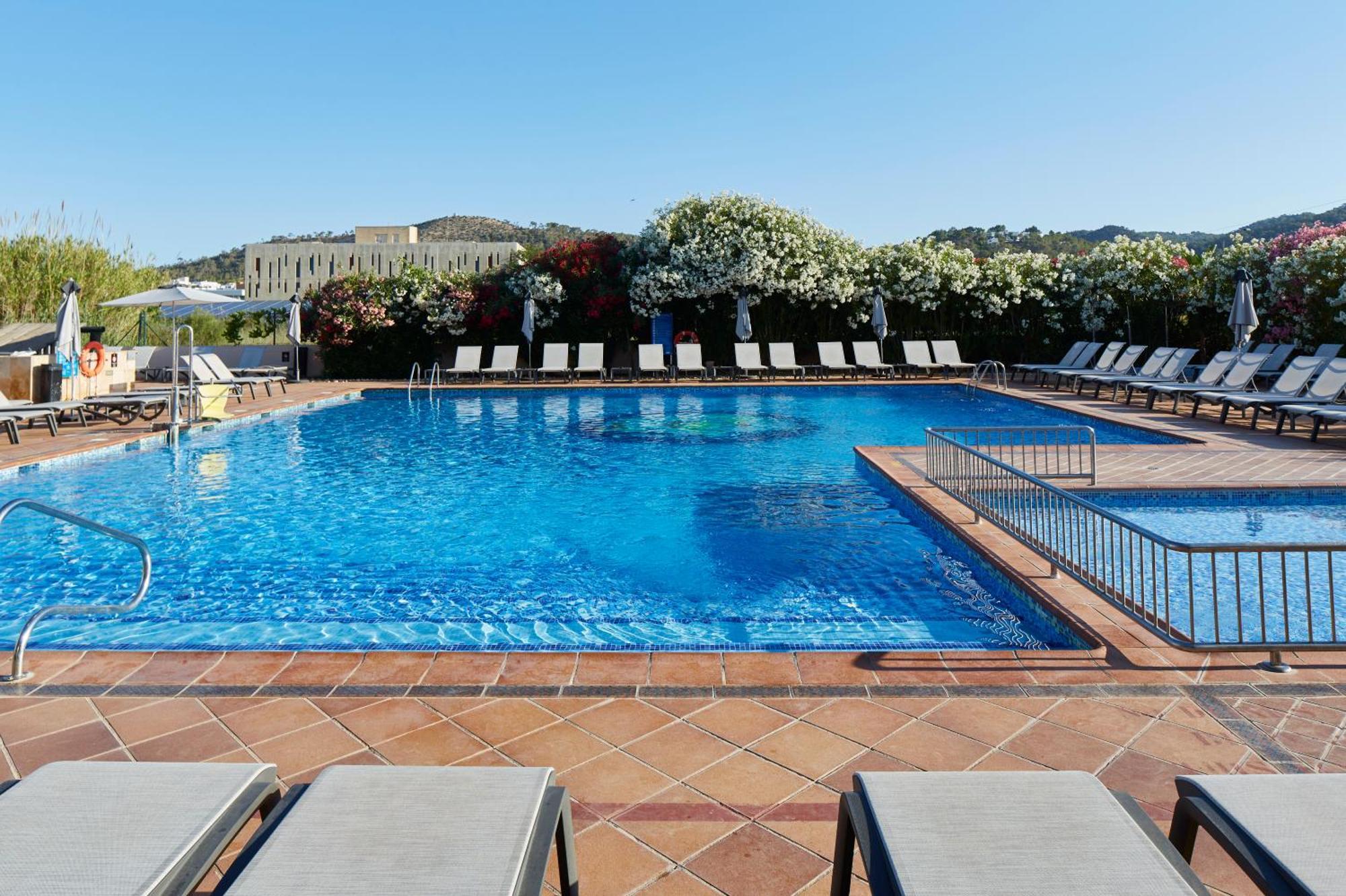 Invisa Hotel Es Pla - Adults Only Sant Antoni de Portmany Екстериор снимка
