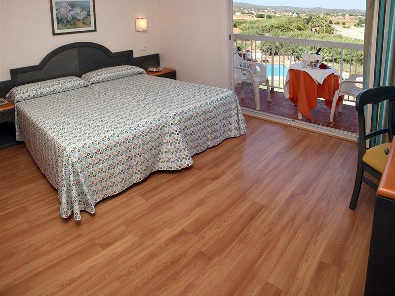 Invisa Hotel Es Pla - Adults Only Sant Antoni de Portmany Екстериор снимка